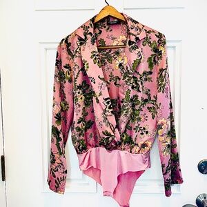 Zara Pink Black SPRING Floral Deep V Neck Bodysuit M Silky Satin Feel Blouse